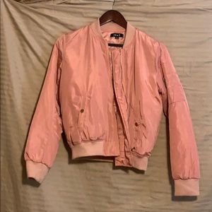 Women’s powder pink puffer bomber 💕